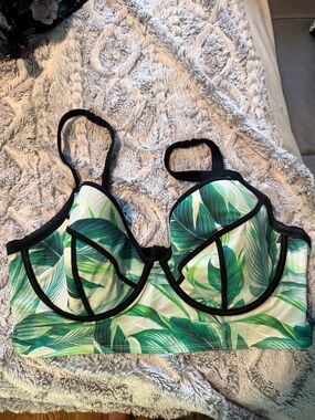 Torrid Tropical Bikini Top Size 2